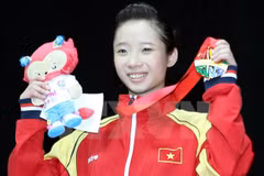 Dương Thúy Vi là người mở hàng vàng cho đội tuyển wushu Việt Nam ở SEA Games 28. (Ảnh: Quốc Khánh/TTXVN)