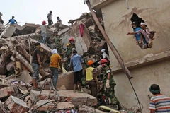 Hiện trường vụ sập tòa nhà Rana Plaza. (Nguồn: AP)