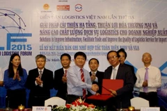 Lãnh đạo hai bên tham gia ký kết. (Nguồn: BIDV)