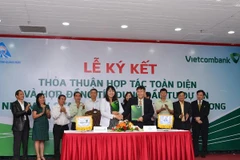 Lãnh đạo hai bên tham gia ký kết. (Nguồn: Vietcombank)