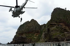 Cuộc tập trận của Hàn Quốc trên quần đảo tranh chấp Dokdo tháng 10/2013. (Nguồn: Yonhap/TTXVN)