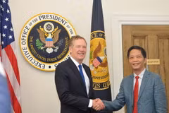 Bộ trưởng Bộ Công Thương Trần Tuấn Anh và Trưởng Đại diện thương mại Hoa Kỳ Robert Lighthizer. (Ảnh: Đoàn Hùng/Vietnam+)