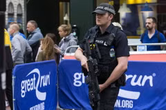 Cảnh sát tuần tra tại Manchester. (Nguồn: AFP/TTXVN)