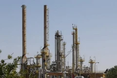 Nhà máy lọc dầu tại cảng Brega, Libya. (Nguồn: Reuters)