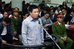 Bị cáo Hà Văn Thắm trước vành móng ngựa. (Ảnh: Phạm Kiên/TTXVN)