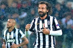 Pirlo lập siêu phẩm sút phạt trong ngày cán mốc 100 trận