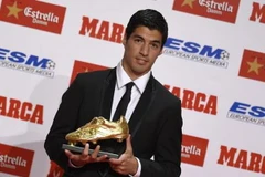 Luis Suarez hâm nóng trận "kinh điển" bằng Chiếc giày Vàng