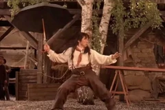 Người biểu tình Hong Kong dùng ô là ảnh hưởng từ "phim chưởng"?