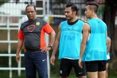 HLV Malaysia lệnh cho học trò phải "phá lưới" tuyển Việt Nam