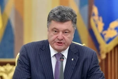 Tổng thống Poroshenko: Ukraine cần học thuyết quân sự mới