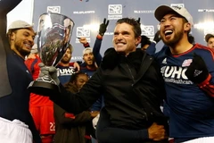 Lee Nguyễn cùng New England Revolution lên ngôi MLS miền Đông