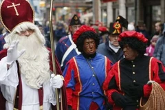 Người hầu da đen của ông già Noel không phải phân biệt chủng tộc