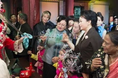 Phu nhân Tập Cận Bình dẫn khách tham quan Bảo tàng Bắc Kinh