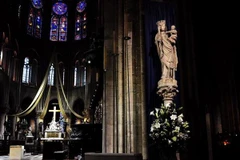 Bên trong Nhà thờ Đức Bà ở Paris, Pháp tháng 10/2013. (Nguồn: THX/TTXVN)