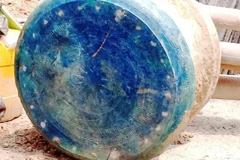 Mặt trống đồng được tìm thấy ở Lào Cai. (Nguồn: Báo Lào Cai)