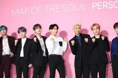 Các thành viên nhóm nhạc nam Hàn Quốc BTS giới thiệu album Map of the Soul: Persona tại Seoul. (Nguồn: Yonhap/TTXVN)