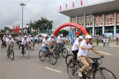 Diễu hành hưởng ứng Ngày thế giới phòng chống bom mìn tại thành phố Đông Hà. (Ảnh: Thanh Thủy/TTXVN)