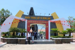 Nghĩa trang Liệt sỹ Rừng Sác là một trong những địa chỉ đỏ thường xuyên đón các đoàn du khách. (Ảnh: Xuân Khu/TTXVN)