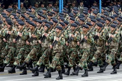 Binh sỹ Iran tham gia diễu binh nhân Ngày Quân đội 18/4 tại Tehran. (Nguồn: AFP/TTXVN)