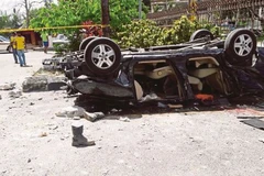 Chiếc xe Innova vỡ vụn sau khi rơi khỏi bãi đậu xe. (Nguồn: New Straits Times)