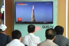 Thông tin về các vụ phóng tên lửa của Triều Tiên luôn thu hút sự chú ý của dư luận Hàn Quốc. (Nguồn: AFP)