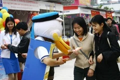 Nhiều sinh viên không thể về quê đã ở lại làm thêm dịp Tết (Ảnh minh họa. Nguồn: Internet)