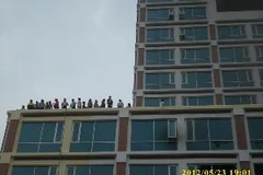 Hàng chục người mắc kẹt đã được giải cứu (Ảnh: CTV Hoàng Vững)