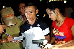 Các đối tượng tại hiện trường (Ảnh" CQĐT)