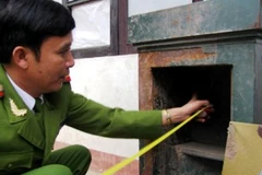 Cơ quan điều tra đang khẩn trương làm rõ vụ trộm két sắt táo tợn (Ảnh minh họa. Sơn Bách/Vietnam+)