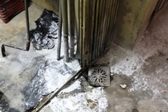 Cửa nhà anh Hải bị đốt cháy (Ảnh: Sơn Bách/Vietnam+)