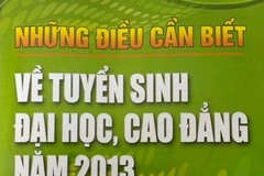 Sách hướng dẫn tuyển sinh 2013 (Ảnh: PV/Vietnam+)