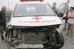 Chiếc xe cứu thương gặp nạn (Ảnh: CTV)