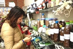 Lựa chọn thực phẩm chay an toàn. (Ảnh: Quỳnh Trang/Vietnam+)