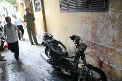 Chiếc xe bị cháy chỉ còn trơ khung. (Ảnh: Sơn Bách/Vietnam+)