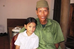 Niềm vui ngời lên trên gương mặt người cựu chiến binh (Ảnh: Phương Mai/Vietnam+)