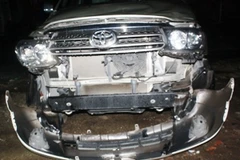 Chiếc ô tô của anh Đỉnh bị hư hại nghiêm trọng sau sự cố (Ảnh: Sơn Bách/Vietnam+)