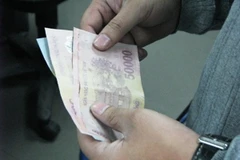 Càng gần đến Tết, những công nhân viên chức nghèo lại càng cảm thấy lo. (Ảnh: Sơn Bách/Vietnam+)