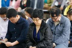 Bị cáo Châu Thị Thu Nga và đồng phạm tại phiên xét xử ngày 10/4. (Ảnh: Doãn Tấn/TTXVN)