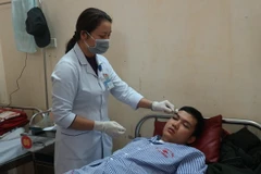 Thực tập sinh Trần Nhật Giáp bị người nhà bệnh nhân đánh trọng thương tại Bệnh viện đa khoa tỉnh Hà Tĩnh. (Ảnh: Hoàng Ngà/TTXVN)