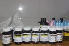 Nhiều sản phẩm do Công ty Cổ phần Vinaca.vn sản xuất trái phép bị thu giữ tại TP.Hồ Chí Minh chiều 17/4. (Ảnh: Đinh Hằng/TTXVN)