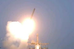 Tên lửa hành trình Tomahawk của hải quân Mỹ được phóng từ tàu khu trục USS Bunker Hill tháng 3/2003. (Nguồn: AFP/TTXVN)