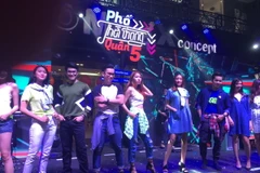 Trình diễn thời trang chào mừng sự kiện. (Ảnh: Gia Thuận/TTXVN)