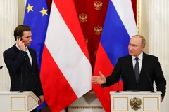 Tổng thống Nga Vladimir Putin (phải) và Thủ tướng Áo Sebastian Kurz tại cuộc gặp ở Moskva, Nga ngày 28/2. (Nguồn: AFP/TTXVN)