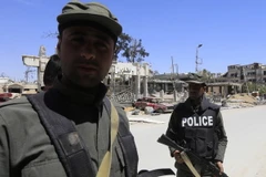 Các lực lượng Syria tuần tra tại ngoại ô Damascus ngày 16/4. (Nguồn: AFP/TTXVN)