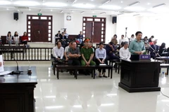 Bị cáo Hà Văn Thắm, nguyên Chủ tịch HĐQT OceanBank trả lời các câu hỏi của Hội đồng xét xử. (Ảnh: Văn Điệp/TTXVN)