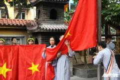 Lễ thượng cờ Tổ quốc tại Trung ương Giáo hội Phật giáo Việt Nam. (Nguồn: Báo Tuổi trẻ)