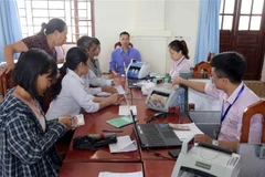 Một buổi giao dịch cho vay tại điểm giao dịch xã Thanh Nguyên, huyện Thanh Liêm, tỉnh Hà Nam. (Ảnh: Trần Việt/TTXVN)