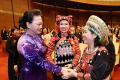 Chủ tịch Quốc hội Nguyễn Thị Kim Ngân với các đại biểu. (Ảnh: Trọng Đức/TTXVN)