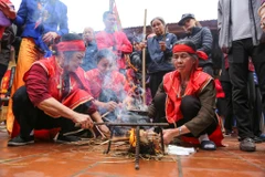 Cứ mồng 8 Tết hàng năm, tại sân đình làng Thị Cấm, xã Xuân Phương (Từ Liêm, Hà Nội) lại diễn ra lễ hội kéo lửa thổi cơm làng Thị Cấm. (Ảnh: Minh Sơn/Vietnam+)