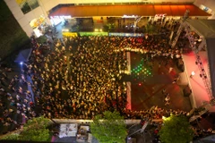 Sau 1 giờ tắt đèn hưởng ứng sự kiện Giờ Trái đất 2019 (từ 20 giờ 30 phút đến 21 giờ 30 phút ngày 30/3), cả nước đã tiết kiệm được sản lượng điện là 492.000 kWh, tương đương số tiền khoảng 917 triệu đồng. (Ảnh: Quang Sỹ/Vietnam+)